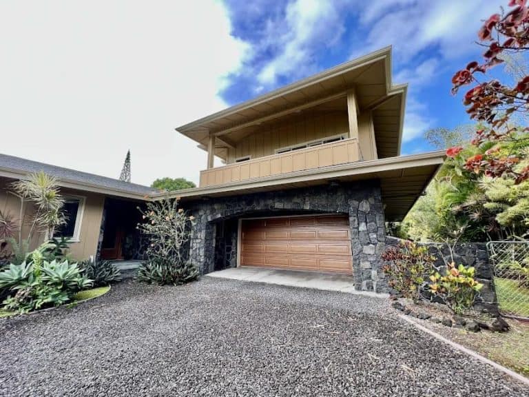 0 copy Cliffs @ Kaloli Point, an exquisite retreat just one lot from the deep blue Pacific Ocean, located on the highly sought-after Kaloli Point of Hawaiian Paradise Park.