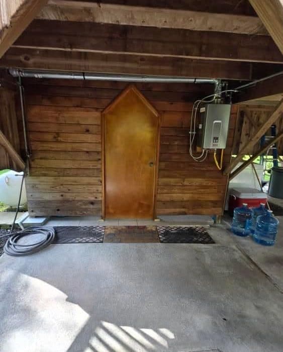 Hawaiian Pine Treehouse Cabin is centrally located between Hilo, Volcanoes National Park and Pahoa.